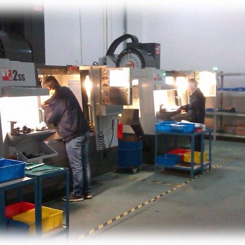 conew_07-1-vertical-cnc-machining-center